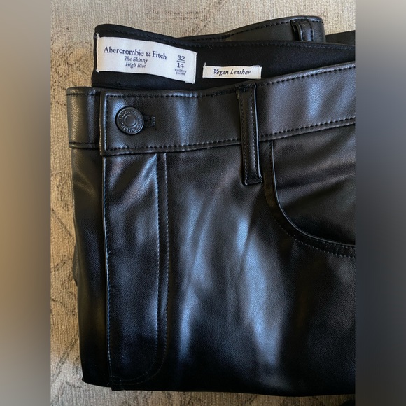 Abercrombie and Fitch Vegan Leather Skinny High Rise - Picture 3 of 3